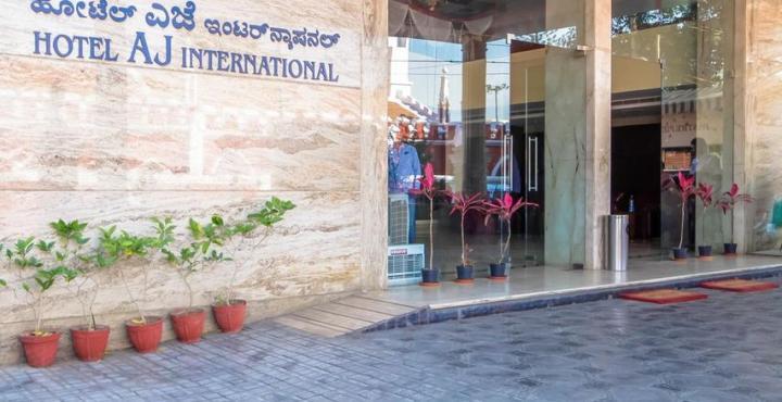 Aj International Hotel Bangalore Luaran gambar